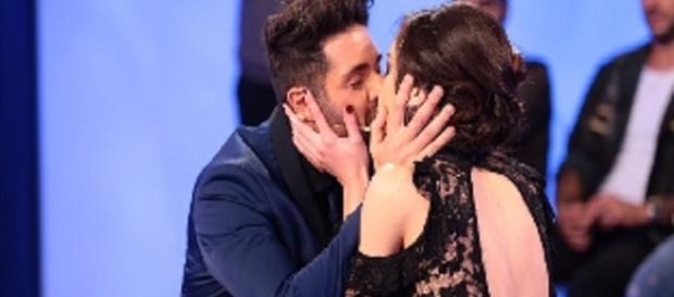 Claudio D'Angelo bacia Ginevra Pisani dopo la scelta Claudio D'Angelo bacia Ginevra Pisani dopo la scelta