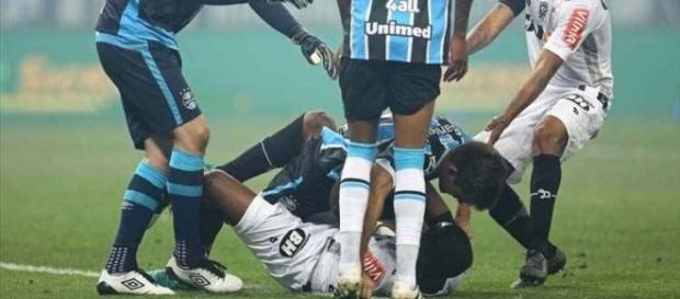 Era para ser uma noite de homenagens ao Chape, mas o que vimos foi um mau exemplo tremendo Era para ser uma noite de homenagens ao Chape, mas o que vimos foi um mau exemplo tremendo