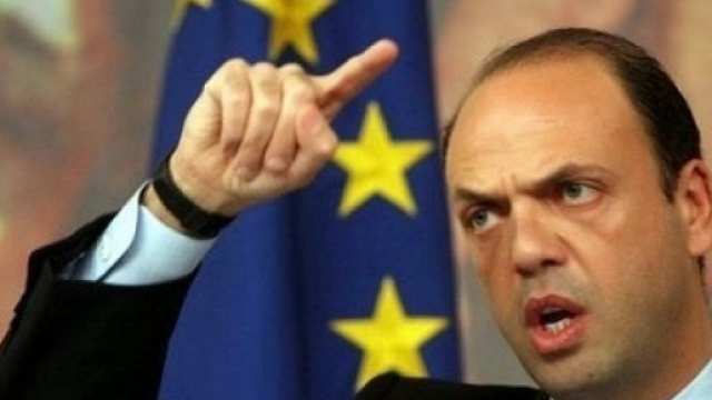 Angelino Alfano assegna incarichi ad amici e parenti