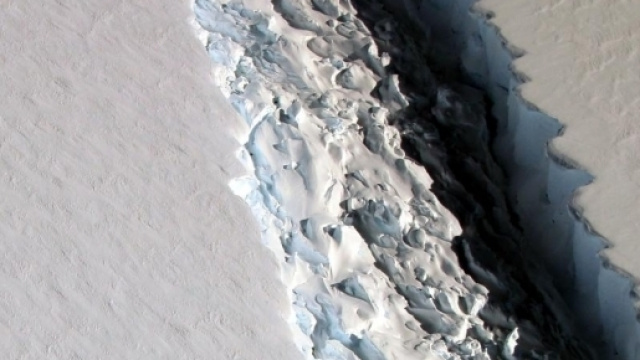 Misteriosa Crepa nel ghiaccio in Antartide - VIDEO - postbreve.com