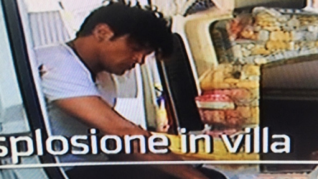 Gabriel Garko in ambulanza dopo l'esplosione