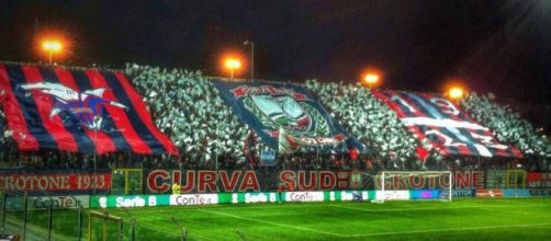 La mitica curva sud stracolma del Crotone.