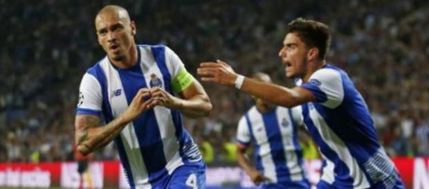 Maicon dificilmente voltará a ser capitão. Maicon dificilmente voltará a ser capitão.
