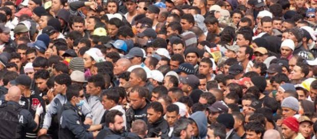 Maioria dos refugiados são homens em idade militar Maioria dos refugiados são homens em idade militar