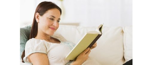 Leggere ad alta voce fa bene a mamma e futuro bebè