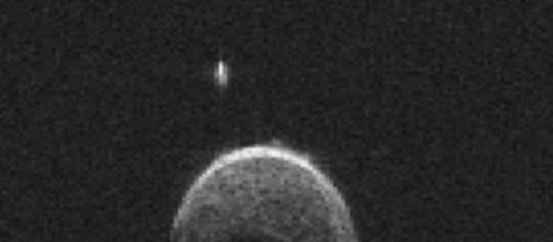Ufo fotografato dalla Nasa accanto Asteroide?