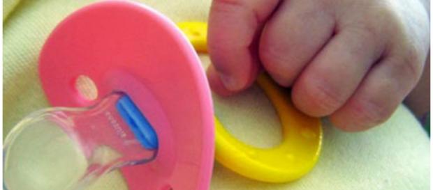 Bebê está internada no hospital Bebê está internada no hospital