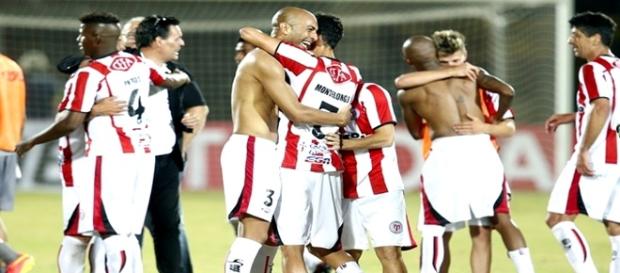 Jogadores do River comemoram a classificação Jogadores do River comemoram a classificação