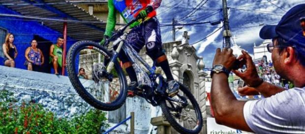 Atletas descem com muita técnica e velocidade Atletas descem com muita técnica e velocidade