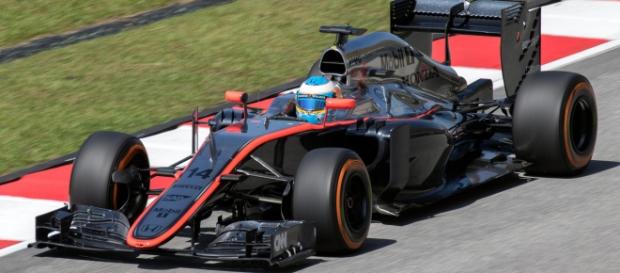 Fernando Alonso en su monoplaza Fernando Alonso en su monoplaza
