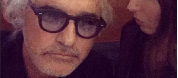 Il nuovo volto di Flavio Briatore. Il nuovo volto di Flavio Briatore.