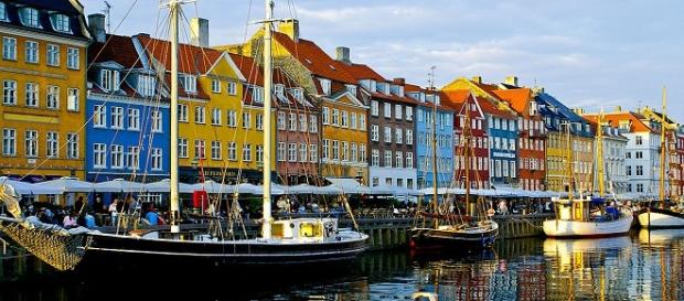 Il variopinto porto di Nyhavn, Copenhagen. Il variopinto porto di Nyhavn, Copenhagen.