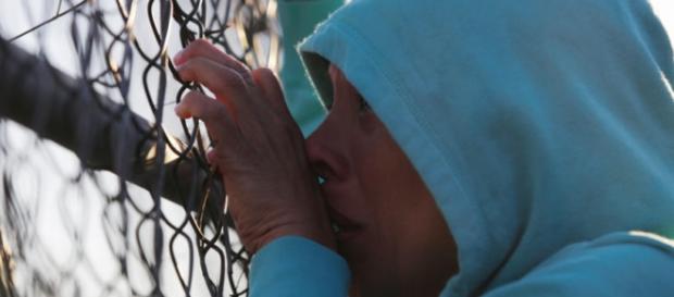 Mujer llorando después de la pelea Mujer llorando después de la pelea