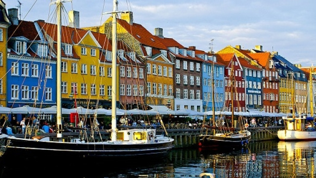 Il variopinto porto di Nyhavn, Copenhagen.