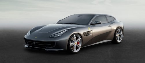 La vista frontale della nuova Ferrari