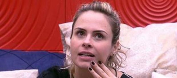 Ana Paula se dá mal ao tentar combinar votos Ana Paula se dá mal ao tentar combinar votos