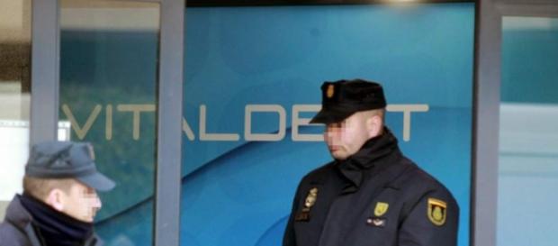 La policía detiene a directivos de Vitaldent La policía detiene a directivos de Vitaldent