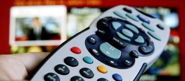 Programmi Rai e Mediaset lunedì 15/2 Programmi Rai e Mediaset lunedì 15/2