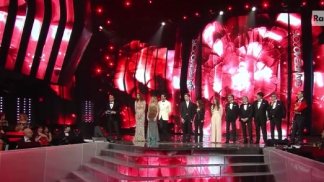 Sanremo 2016, i finalisti sul palco