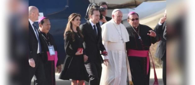 Anahí recebe Papa Francisco no México Anahí recebe Papa Francisco no México
