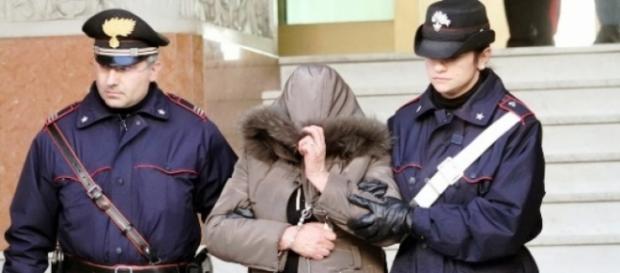 Bătrână umilită de badanta româncă Bătrână umilită de badanta româncă
