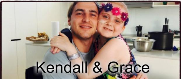 Kendall Schmidt visita uma fã na Nova Zelândia Kendall Schmidt visita uma fã na Nova Zelândia