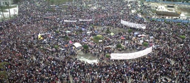 Piazza Tahrir nel febbraio 2011. Piazza Tahrir nel febbraio 2011.