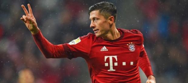 Robert Lewandowski strzelił 2 gole Augsburgowi Robert Lewandowski strzelił 2 gole Augsburgowi