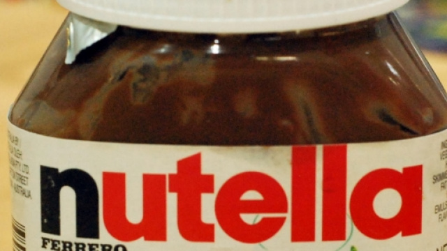 Un barattolo della crema di cioccolato e nocciole