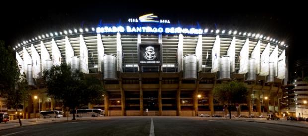 Estadio Santiago Bernabéu por la noche. Estadio Santiago Bernabéu por la noche.