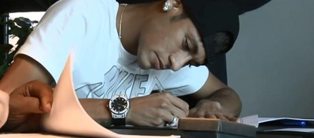 Neymar proximamente en su renovación. Neymar proximamente en su renovación.