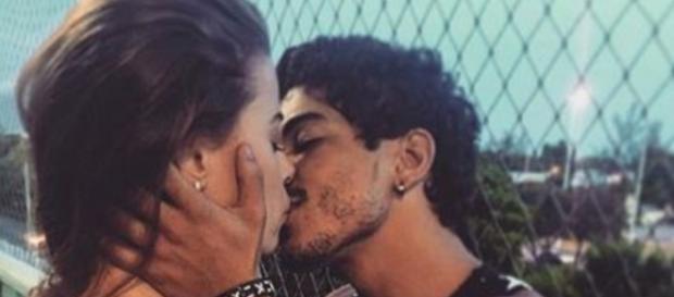 Rayanne assume namoro com Douglas Rayanne assume namoro com Douglas