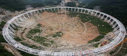 Il telescopio FAST in costruzione