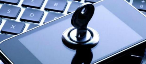 Apple si oppone all'ordine del giudice federale. Apple si oppone all'ordine del giudice federale.