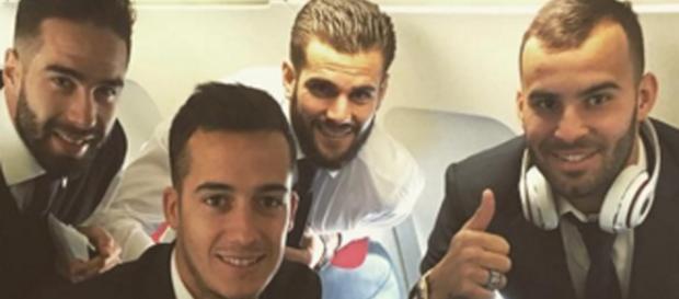 Carvajal, Lucas, Nacho y Jesé en el avión. Carvajal, Lucas, Nacho y Jesé en el avión.