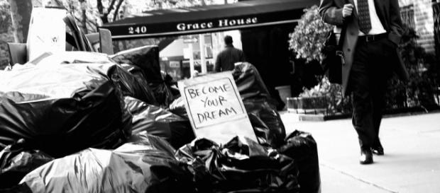 Hasta la basura puede ser emocional. Hasta la basura puede ser emocional.