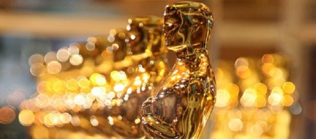 La estatuilla dorada de los premios Oscar La estatuilla dorada de los premios Oscar