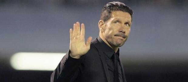 Simeone saluda a la afición colchonera. Simeone saluda a la afición colchonera.