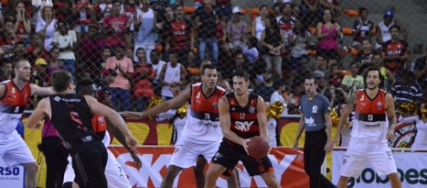 Vitória e Flamengo na partida do 1º Turno. Vitória e Flamengo na partida do 1º Turno.