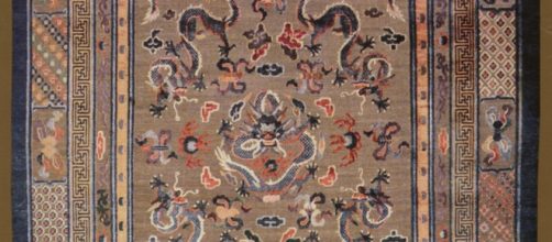 Un tappeto davanti al trono dell'imperatore Qing