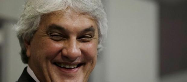Delcídio do Amaral cumprirá prisão domiciliar Delcídio do Amaral cumprirá prisão domiciliar