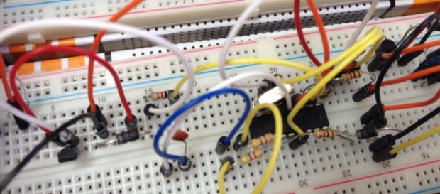 Protoboard com microcontrolador PIC Protoboard com microcontrolador PIC