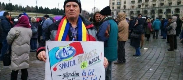 Unul din fanii Antenei 3 prezent la miting Unul din fanii Antenei 3 prezent la miting