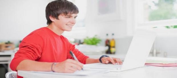 É possível estudar de graça pelo ENEM na internet É possível estudar de graça pelo ENEM na internet