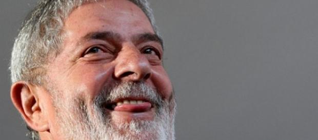 Tríplex de Lula é comparado a imóvel popular Tríplex de Lula é comparado a imóvel popular
