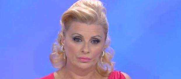 Uomini e Donne: Tina Cipollari nella bufera Uomini e Donne: Tina Cipollari nella bufera