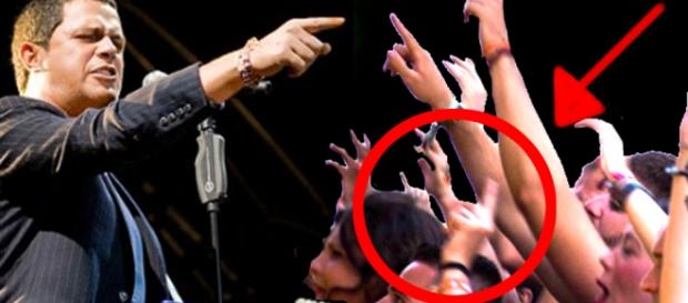 Alejandro Sanz defiende a mujer agredida en vivo Alejandro Sanz defiende a mujer agredida en vivo