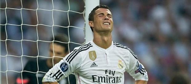 Cristiano Ronaldo lamentandose Cristiano Ronaldo lamentandose
