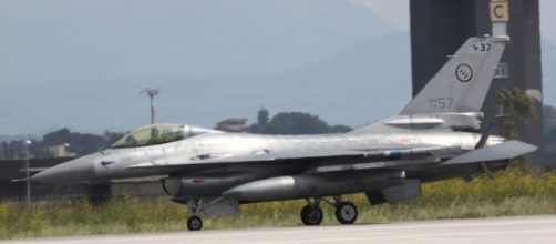 F16 in partenza dalla base militare di Birgi
