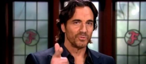 Ridge Forrester nel suo ufficio